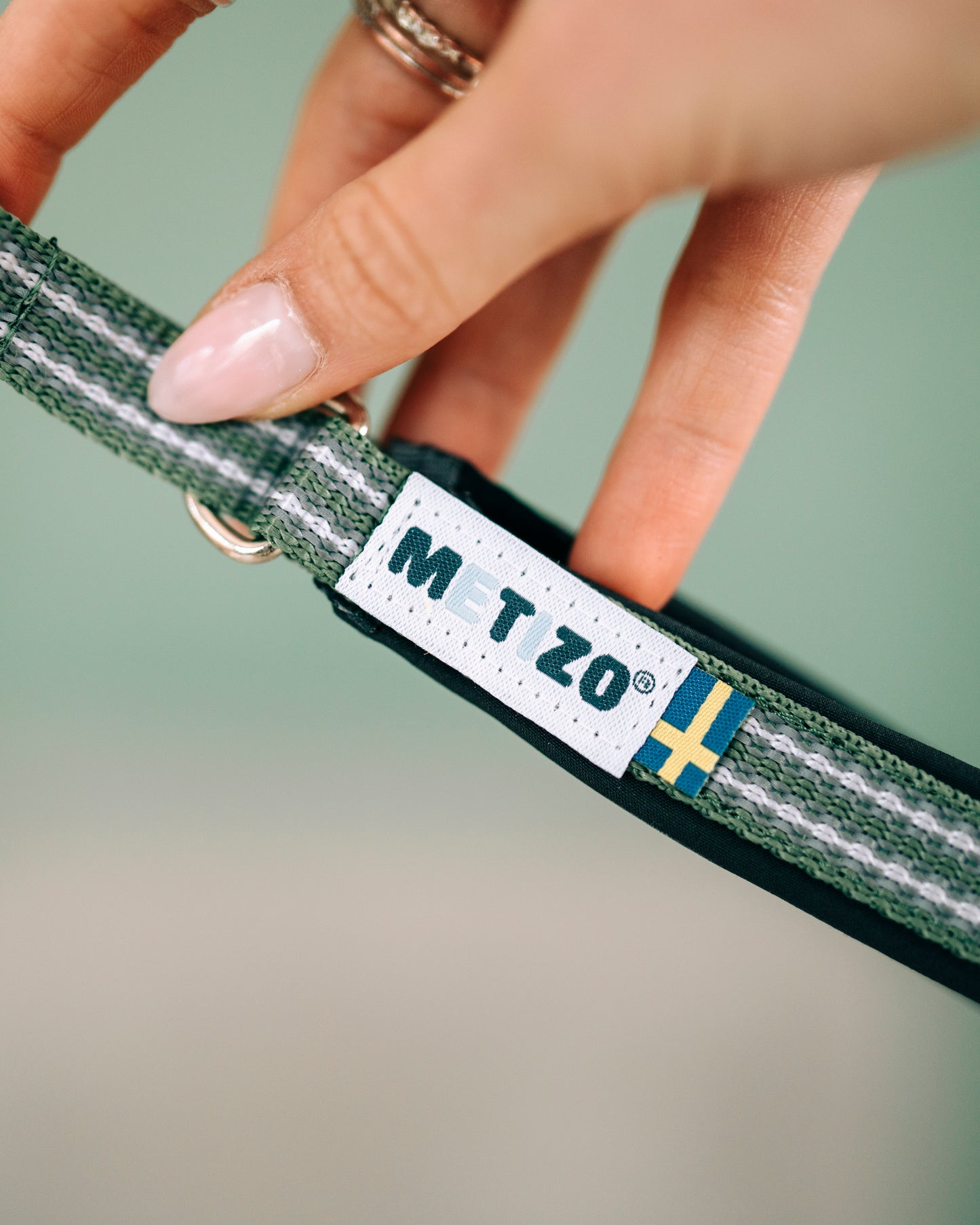 Metizo Dezign halsband - halvstryp