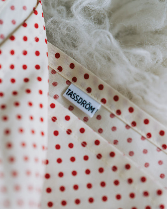 Hundscarf Österlen - Beige med Röda Prickar