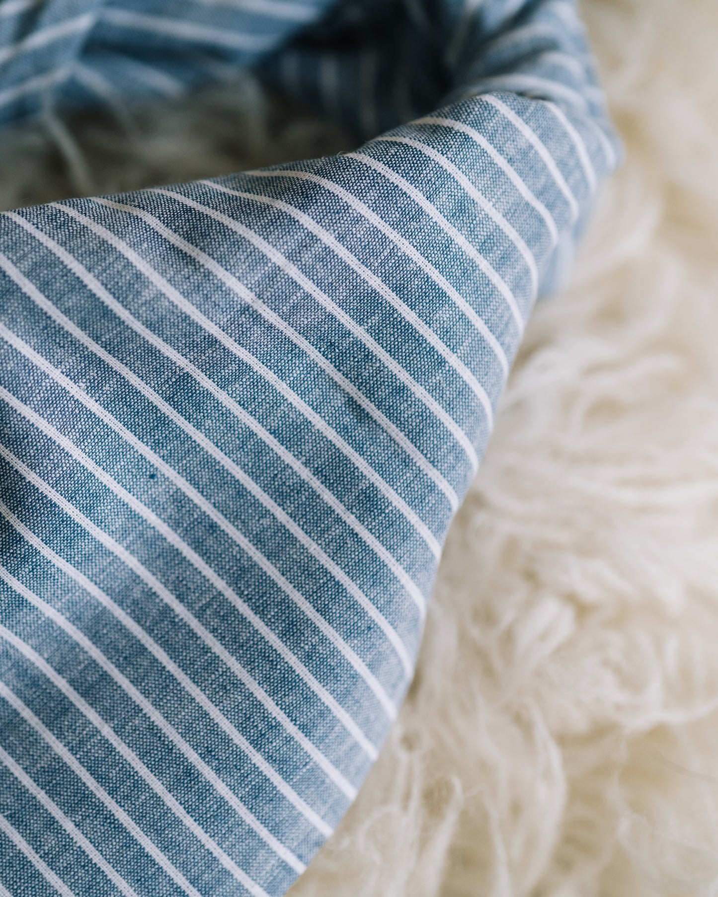 Hundscarf Österlen – Blå och Vitrandig Marin Stil
