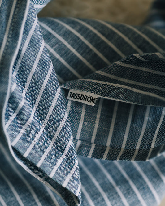 Hundscarf Österlen – Blå och Vitrandig Marin Stil