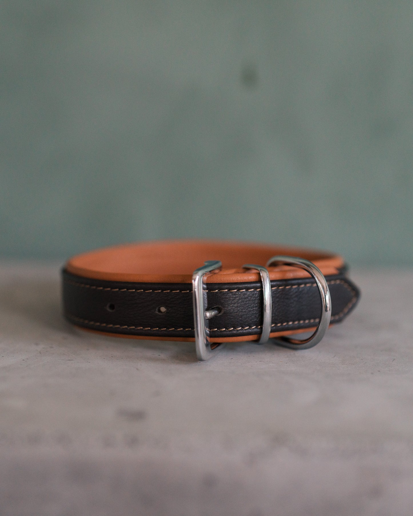 Brunt läderhalsband