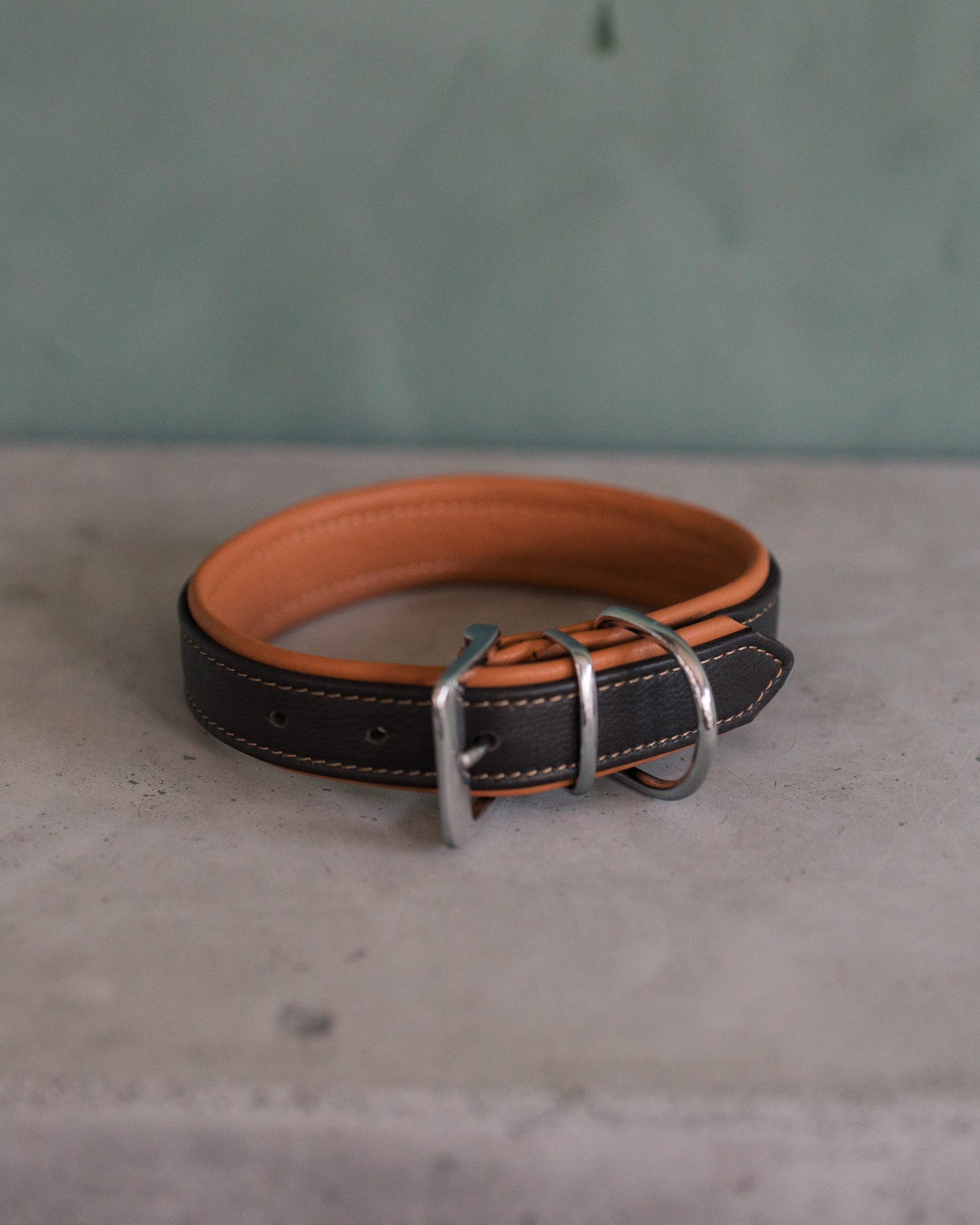 Brunt läderhalsband