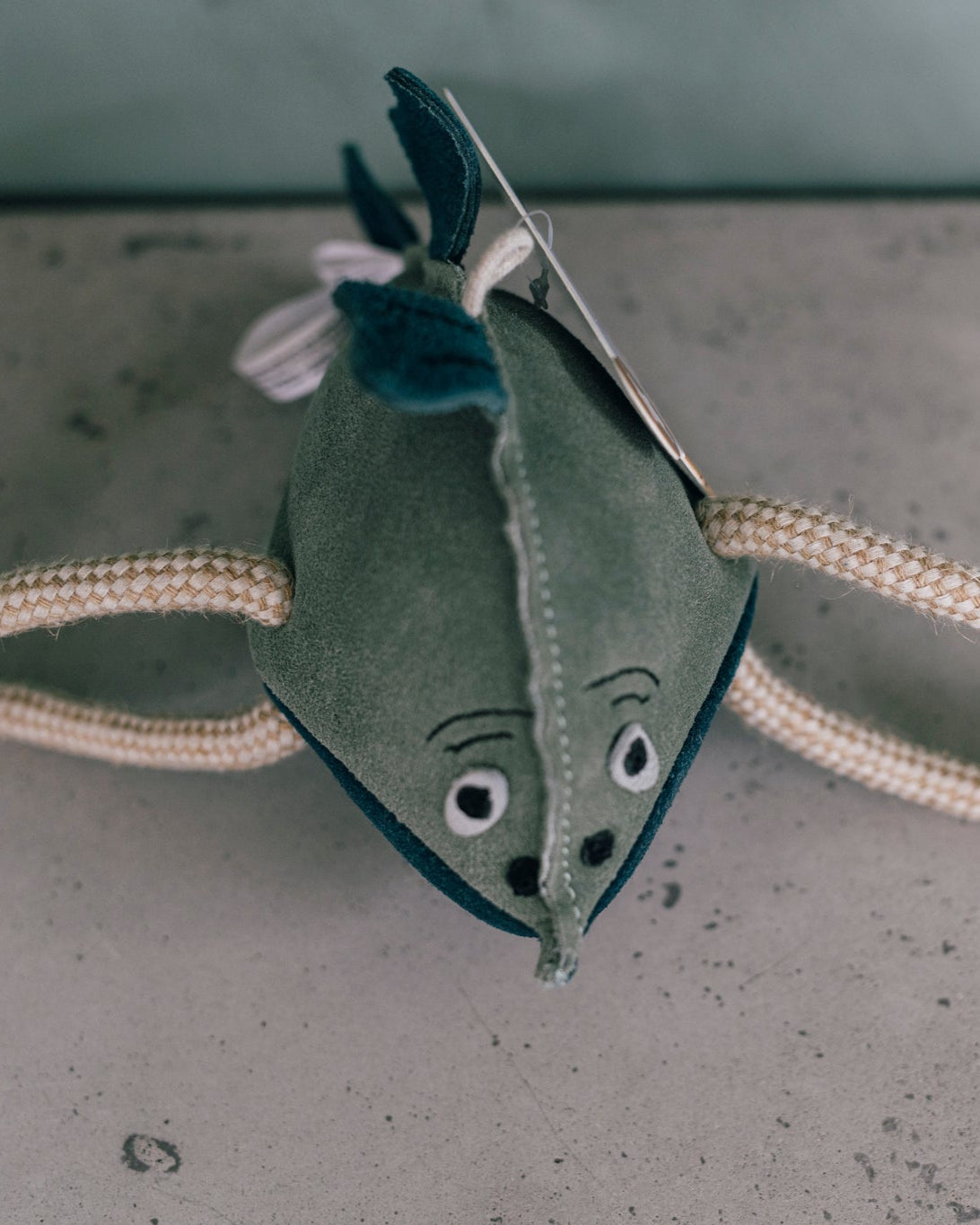 Läder fisken – Hundleksak